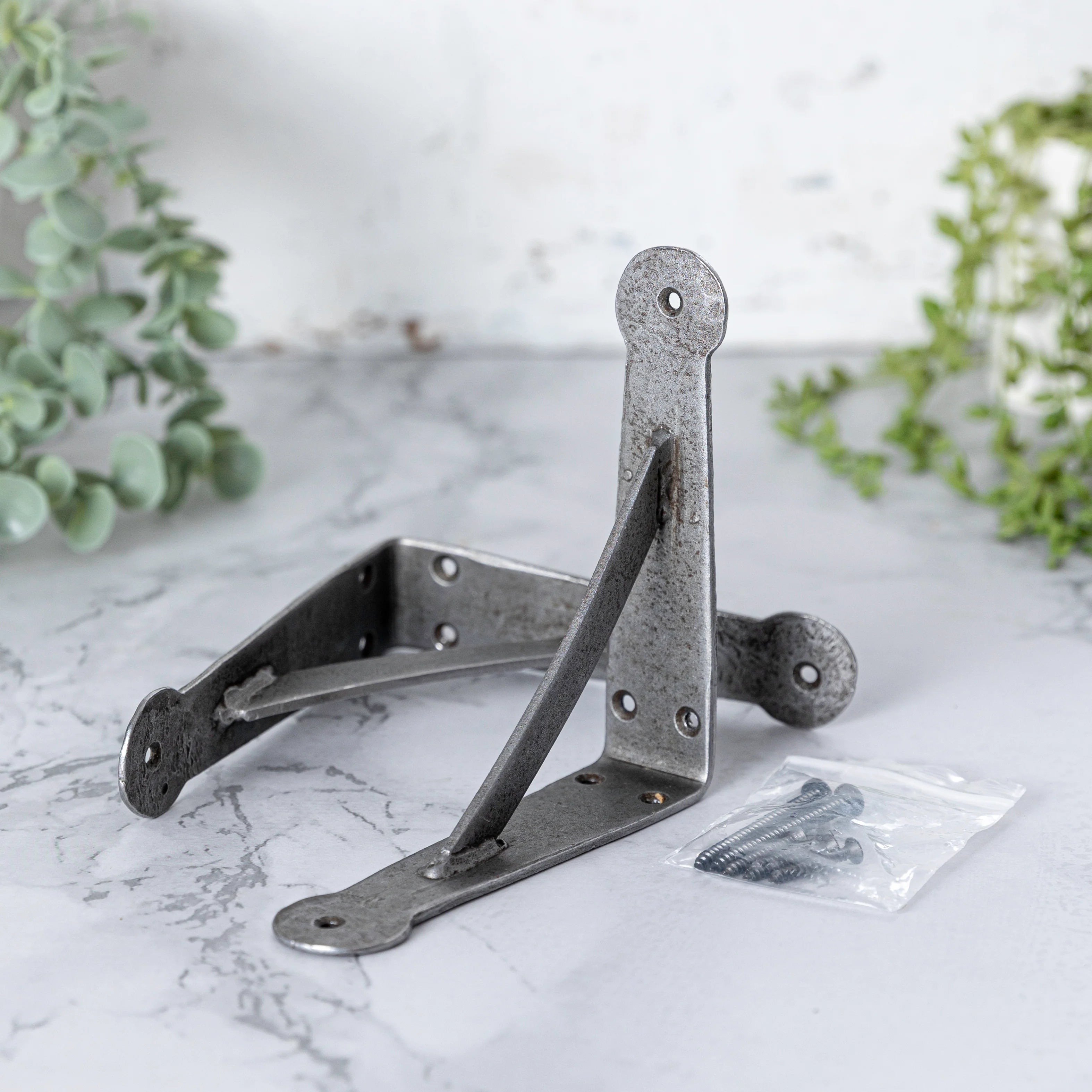 Full Stave Prime Oak Solid Wood Shelf (Sanded) - 27mm thick with Antique Iron Hand-Forged Gallows Shelf Brackets