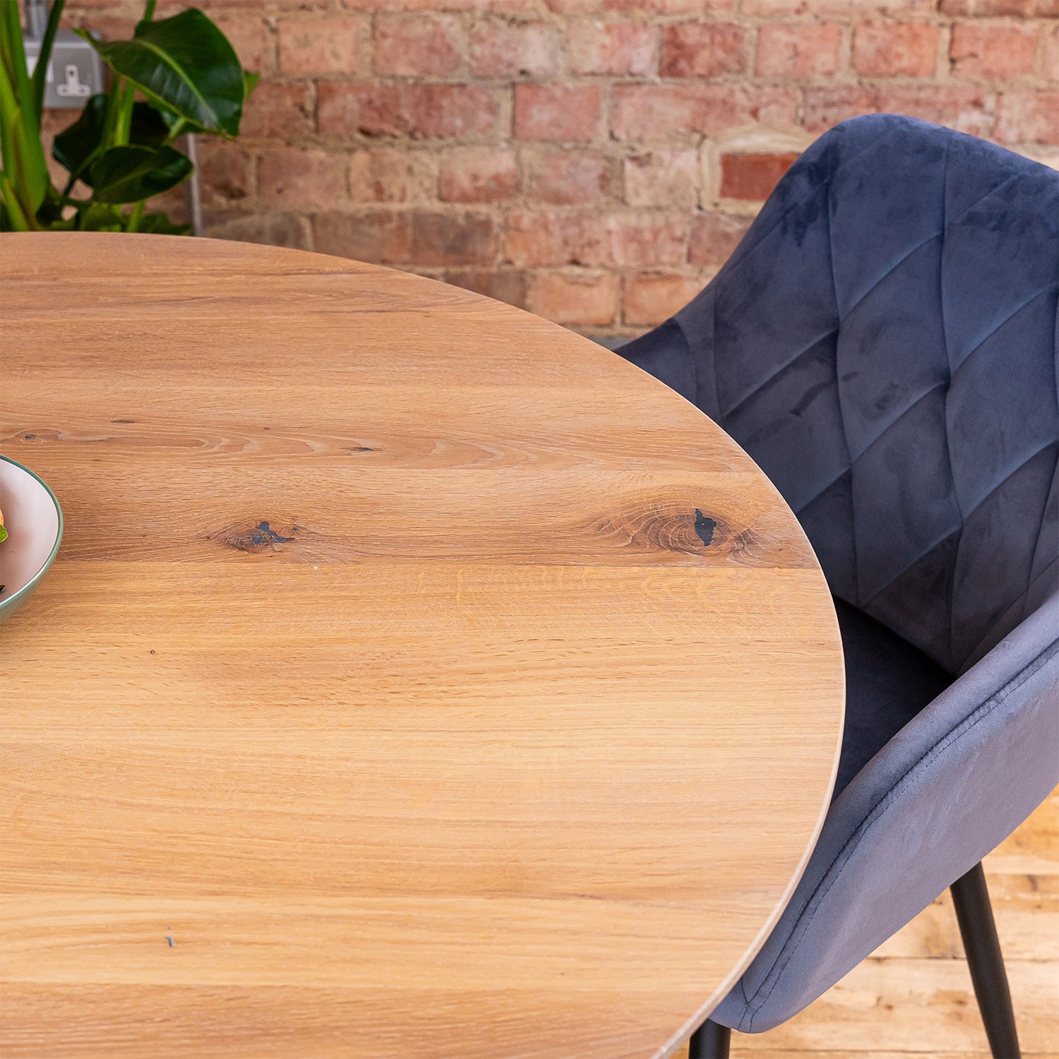 Premium Solid Oak Round Dining Table - Natural Oak