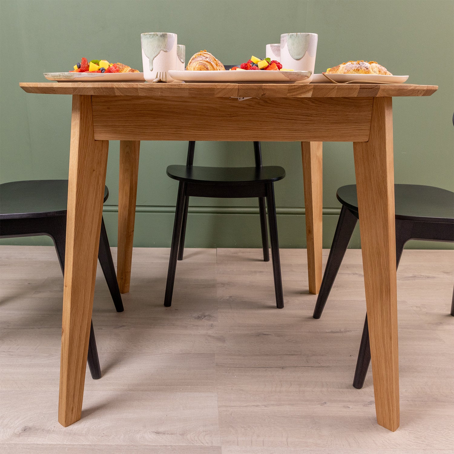 Solid Oak Round Extendable Dining Table