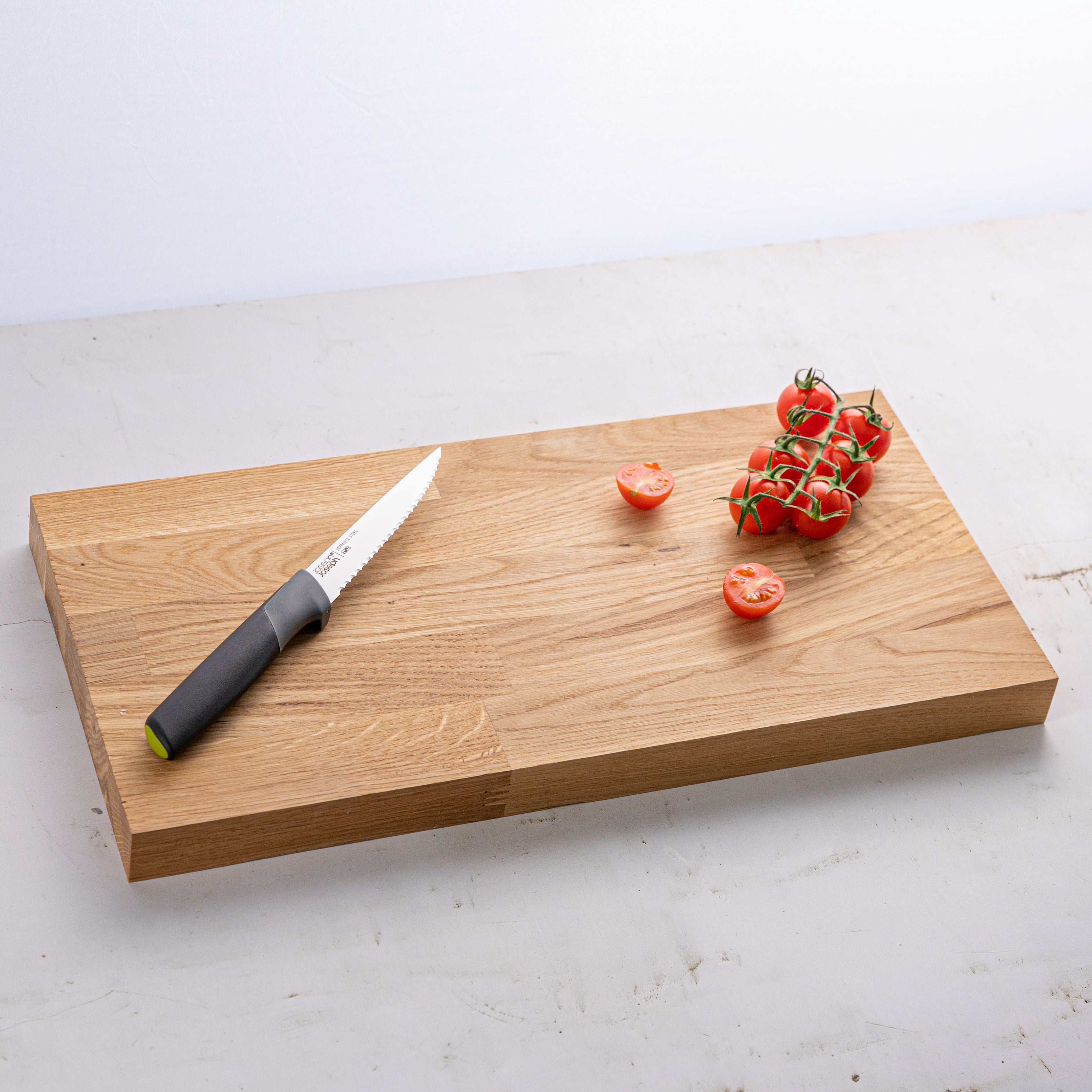 solid oak chopping board 2