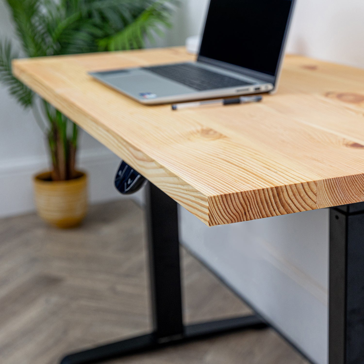 Black Metal Frame Sit Stand Desk Adjustable Standing Desk with Reclaimed Wooden Desktop