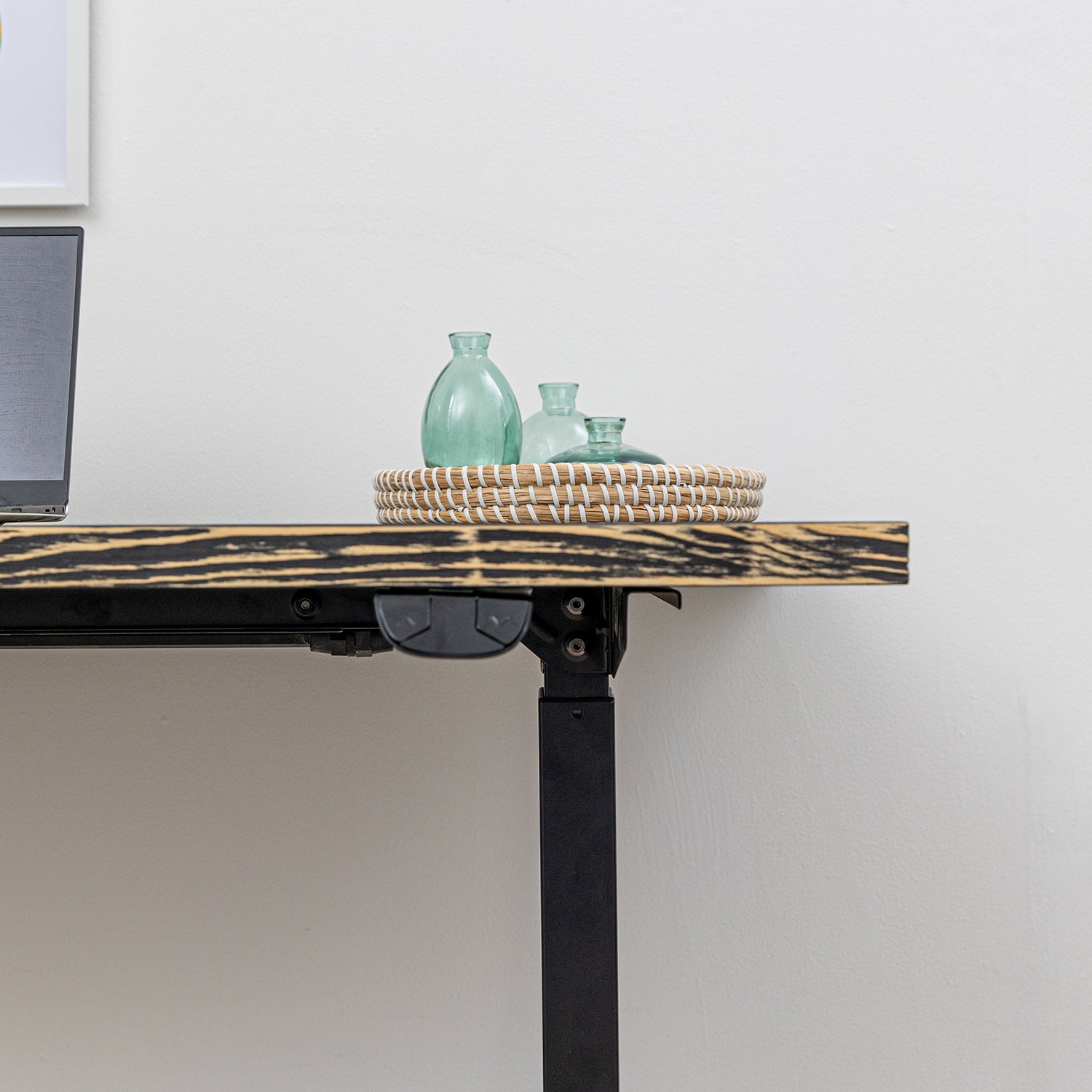 Pipe clearance standing desk