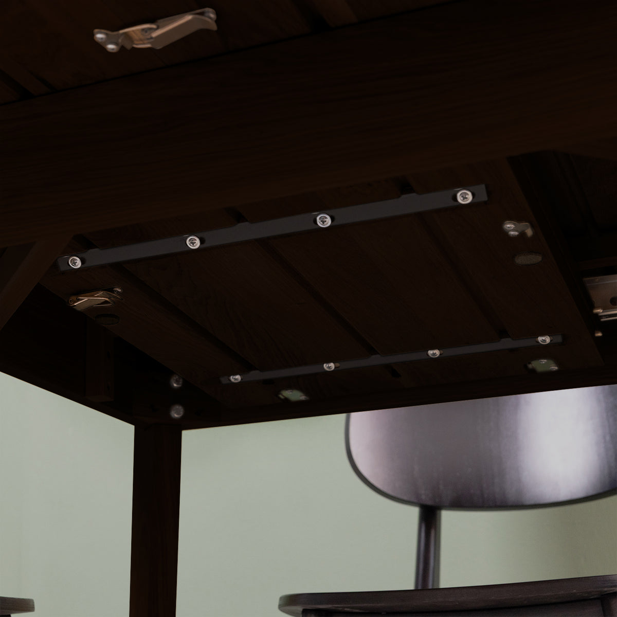Close-up of the extendable mechanism.